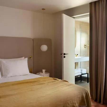 Nuage Hotel 4*