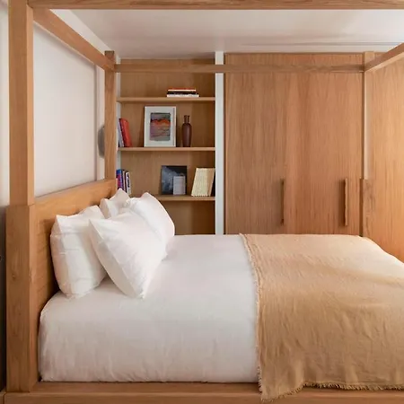 Nuage Hotel 4*